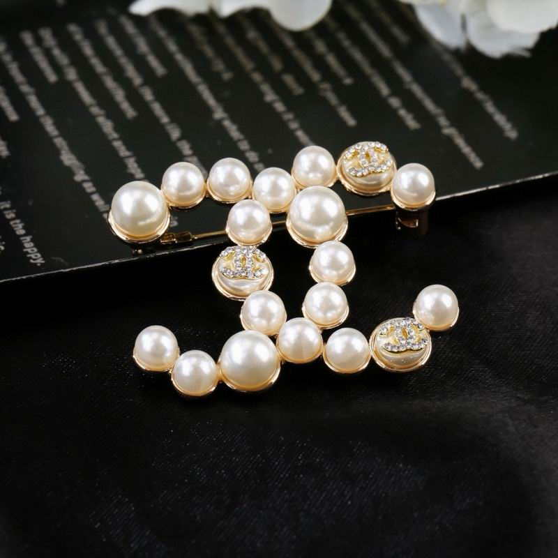 Chanel Brooch 05yxs152